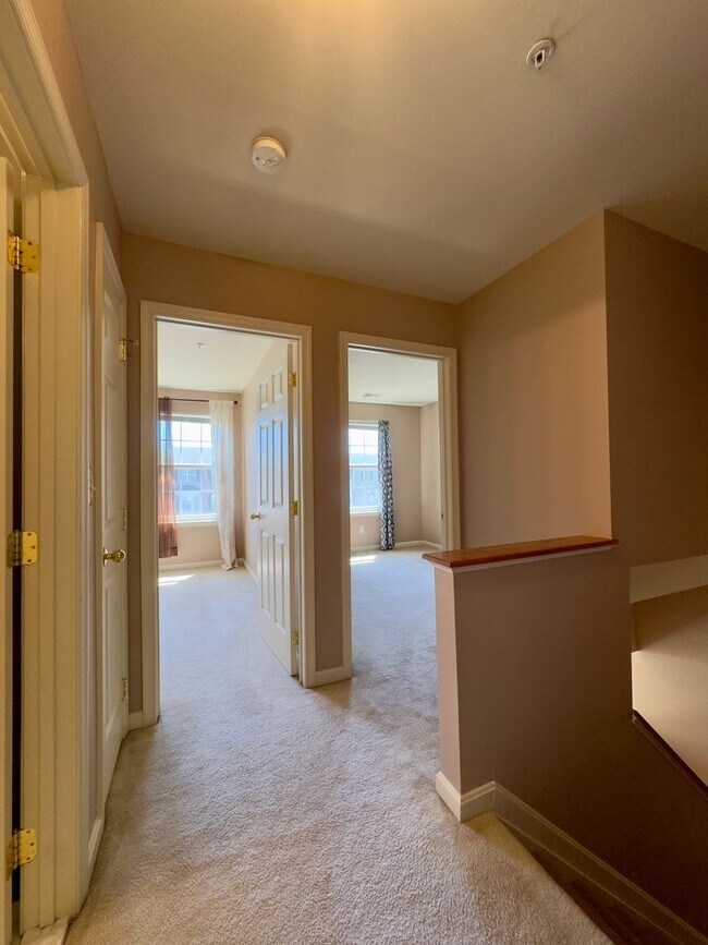 Building Photo - Charming and Stylish Living in a 3Bed/3Bat...