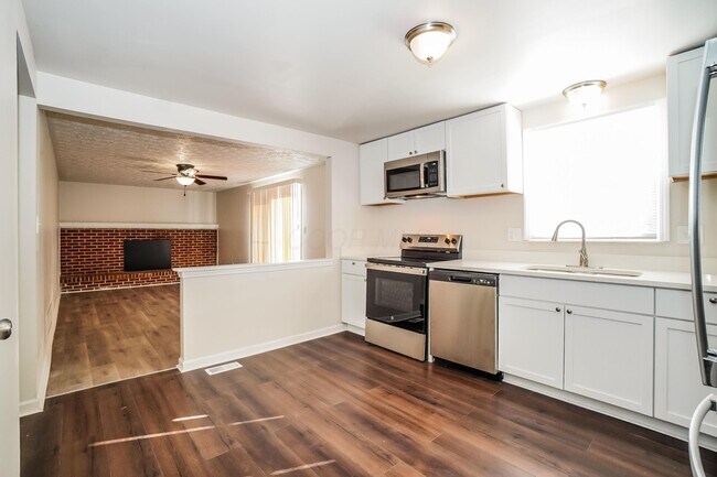 Building Photo - 4005 Vermilion Ave