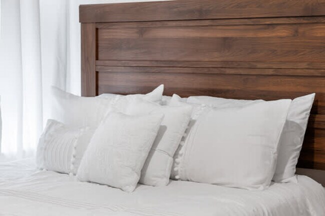 Building Photo - 14282 Coronado Dr