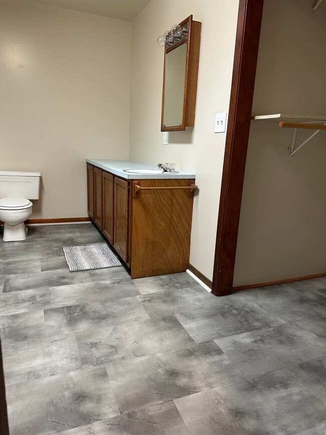 Building Photo - 702 N 6th St