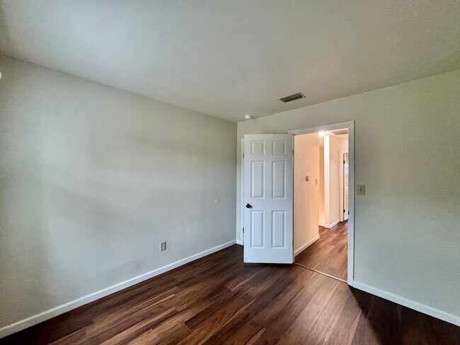 Building Photo - Glenleigh 1st-time Rental! Pet-Friendly, End-Unit Townhome, Cul-De-Sac with HUGE fenced backyard!