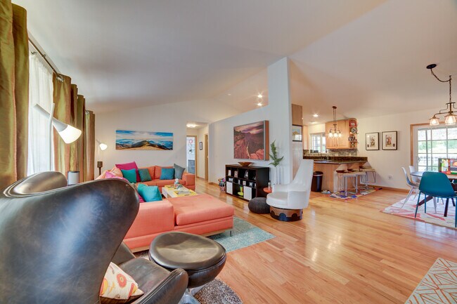 Building Photo - 383 E Coronado Ln