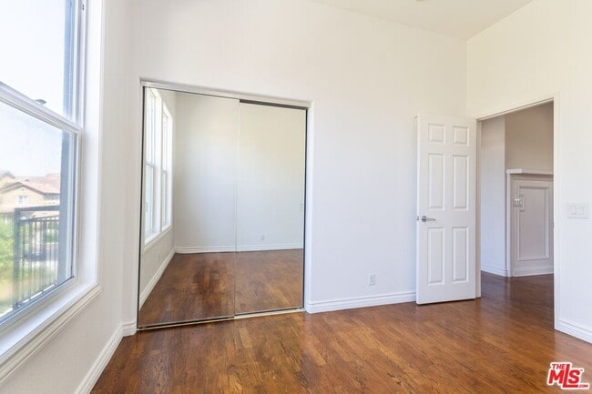 Building Photo - 2264 Clark Dr