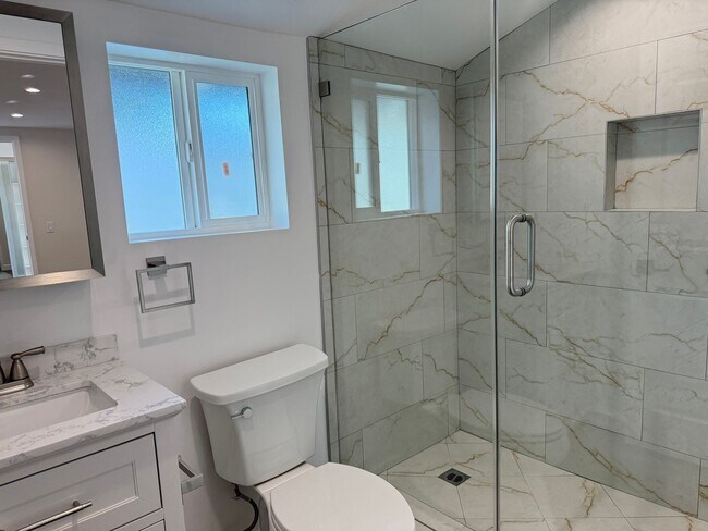 Building Photo - Secluded 3/2 in the heart of Sylmar