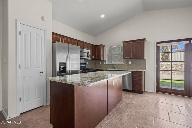 Building Photo - 5477 Francisco Roque Dr