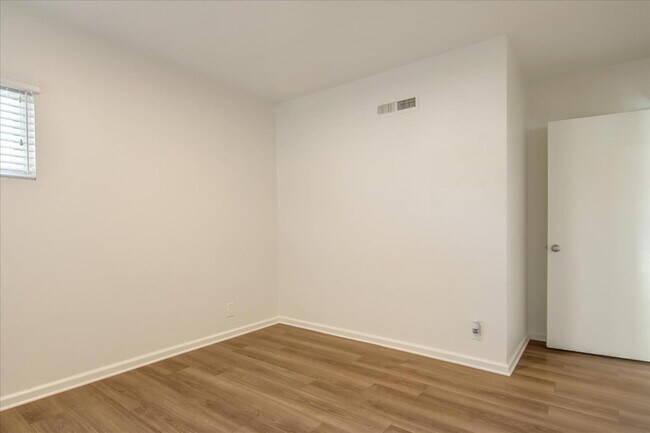 Building Photo - 11856 Beatrice St