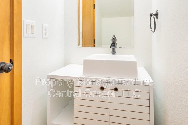 Building Photo - 20269 Knightsbridge Pl