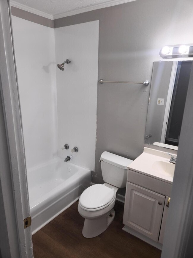 Building Photo - 3832 Walhampton Dr