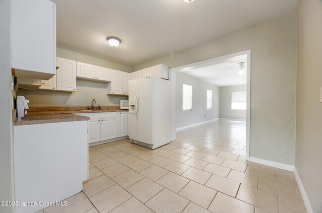 Building Photo - 248 Laurel Oak St