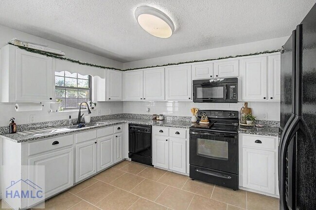 Building Photo - 219 Kevin Rd