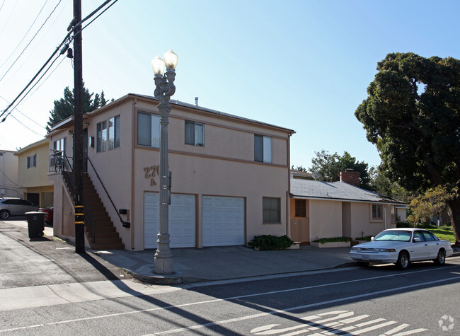 Building Photo - 2702 Broadway