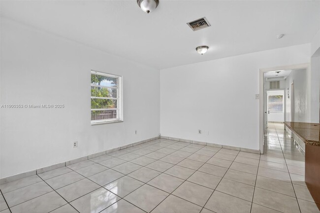 Building Photo - 1498 NE 180th St