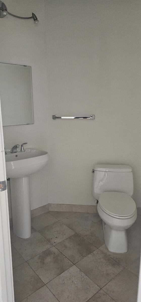 Building Photo - 1060 Brickell Ave