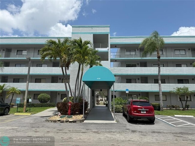 Building Photo - 4725 Lucerne Lakes Blvd