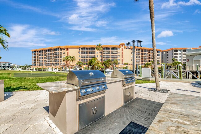 Building Photo - 2871 N Ocean Blvd