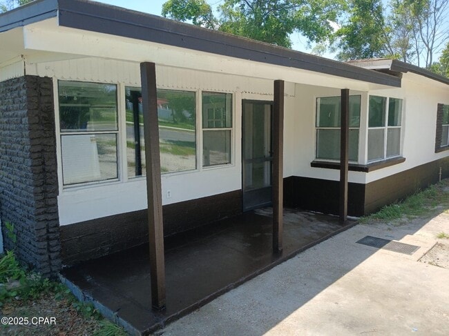 Primary Photo - 706 Bay Ave