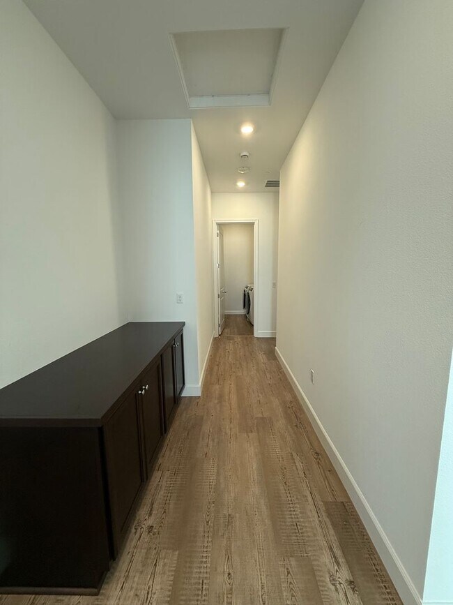 Building Photo - LAKE VIEW