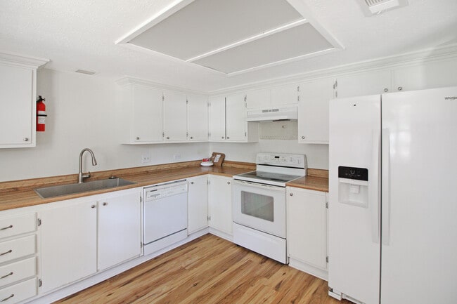 Building Photo - 54 Willowbrook Ln