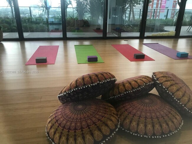 Building Photo - 1600 NE 1st Ave