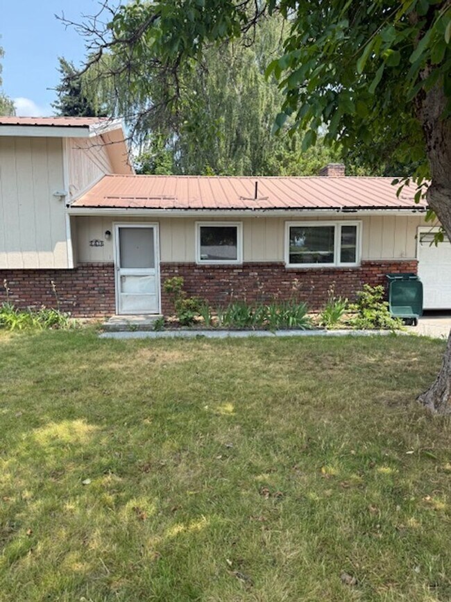 Primary Photo - 2416 N 6th St