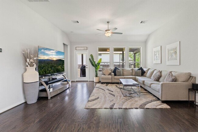 Building Photo - 519 Carina Gaze Dr