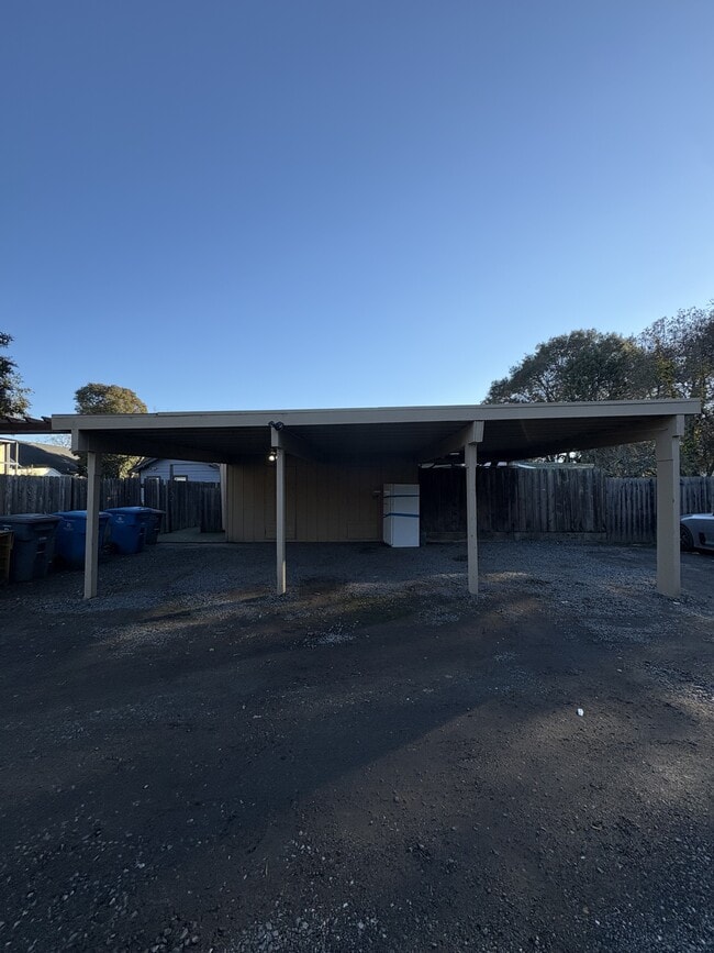 Building Photo - 9 10th St