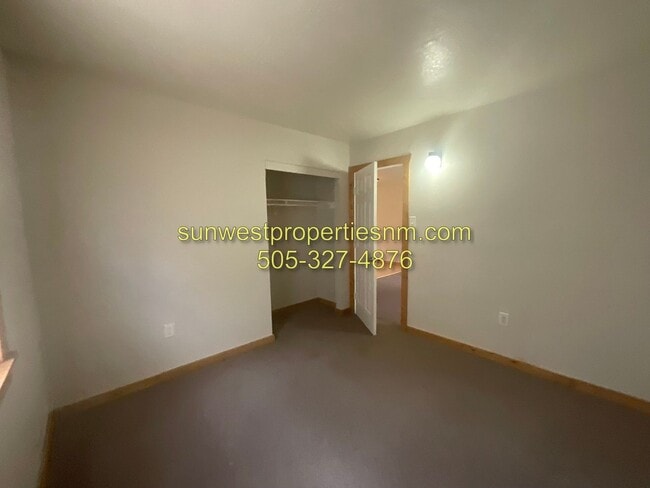 Building Photo - 2 Bedroom, 1 Bath Duplex