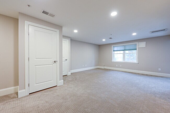 Building Photo - 8 Riverstone Way