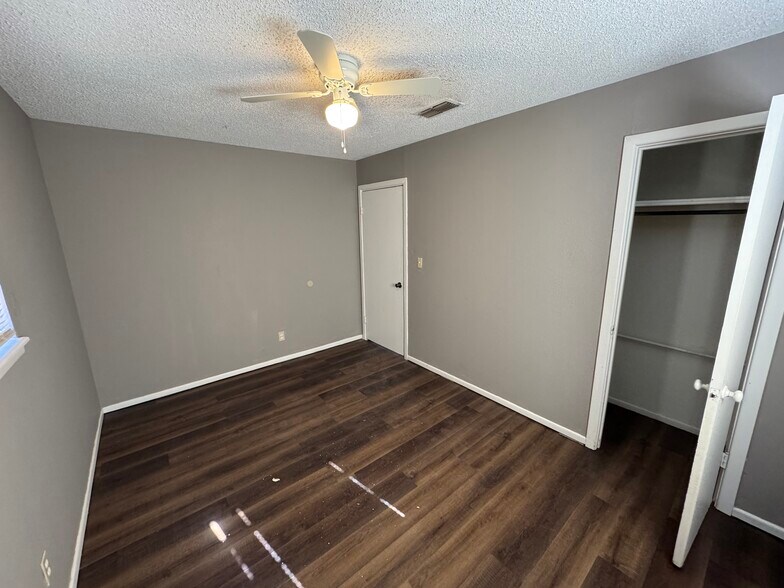 Building Photo - 1913 41st St