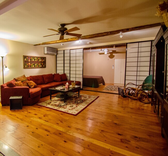 Building Photo - 4 Main St