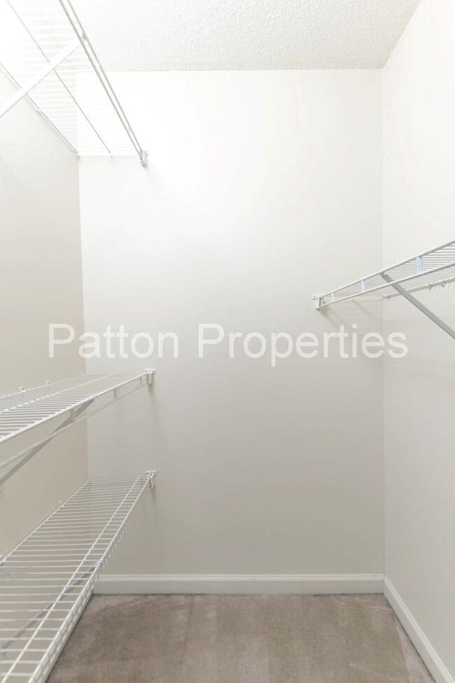 Building Photo - Summer Place Home