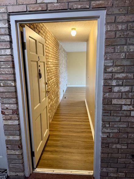 Building Photo - 515 Monroe Ave