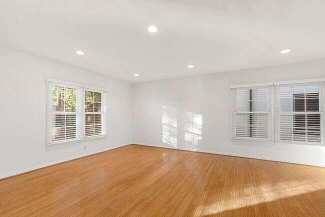 Building Photo - 1209 Orange Grove Ave