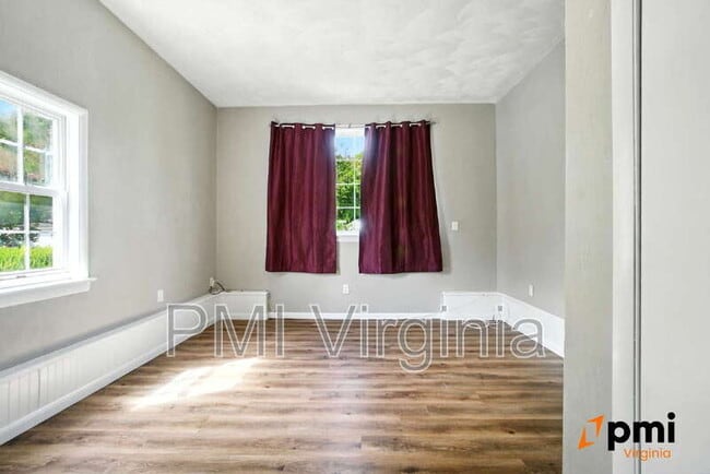 Building Photo - 3100 Kenelm Dr