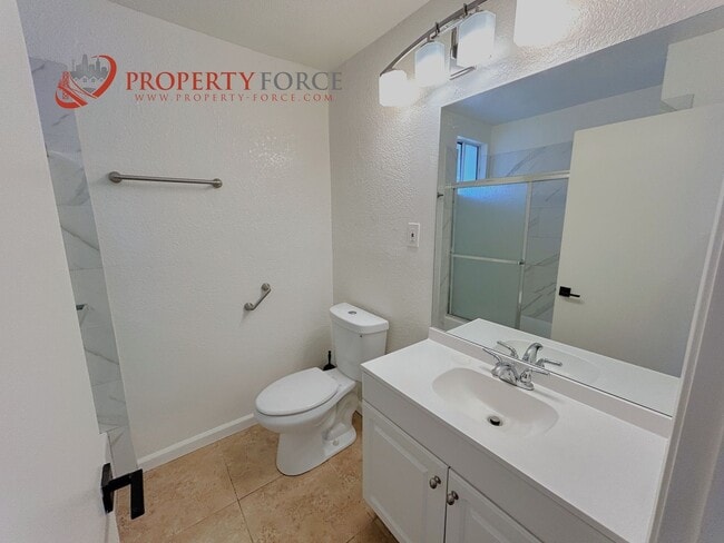Building Photo - 2 Bedroom 1 Bath - Nicely Updated home wit...