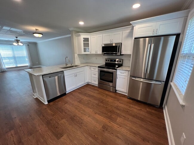 Building Photo - Beautiful Westside Condo!