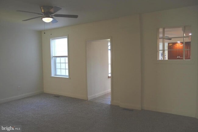 Building Photo - 204 Maple St