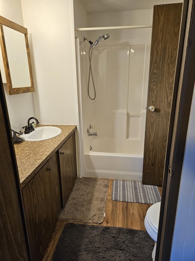 Building Photo - 2006 WY-352