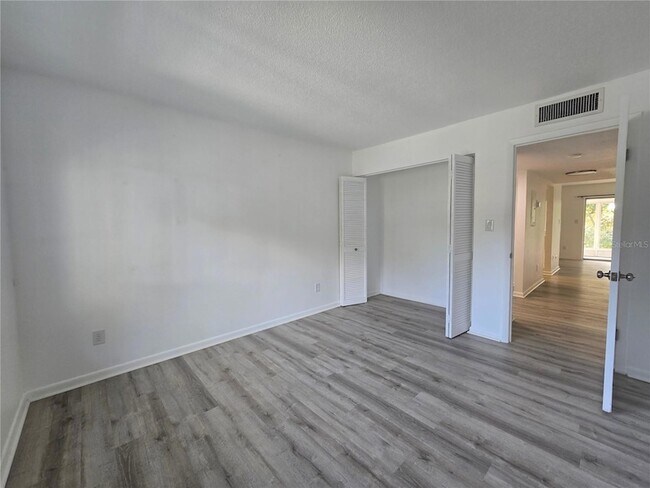 Building Photo - 633 Silver Pass