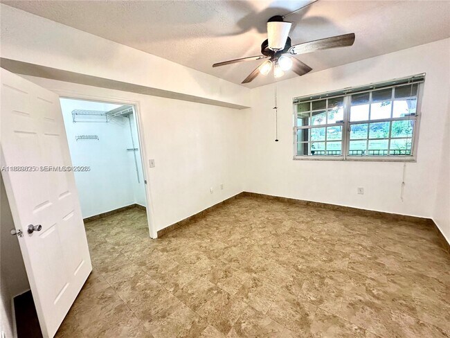 Building Photo - 231 SW 116th Ave