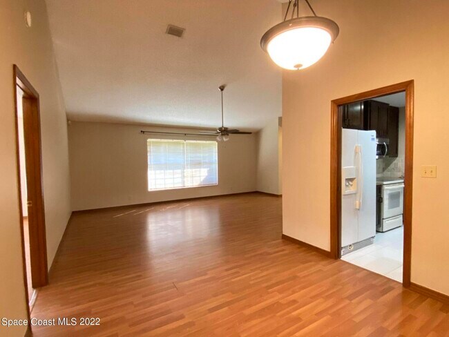 Building Photo - 1710 Apricot Dr
