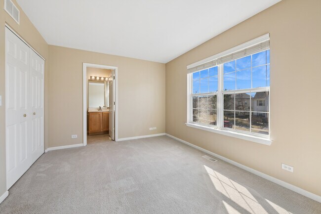 Building Photo - 2326 Sunshine Ln