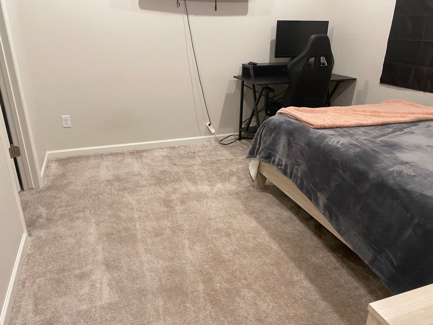 Building Photo - 8848 Fraser River Lp