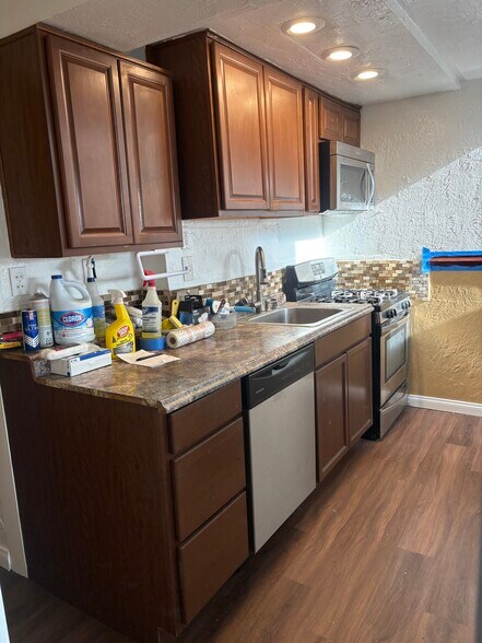 Kitchen - 2424 Jefferson St