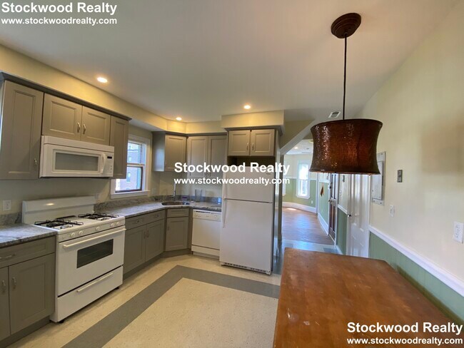 Building Photo - 18 Haverford St