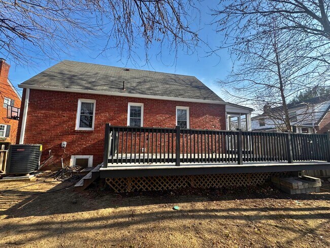 Building Photo - Beautiful and Spacious 4BD 2BA Single-Family Home in Arlington Heights
