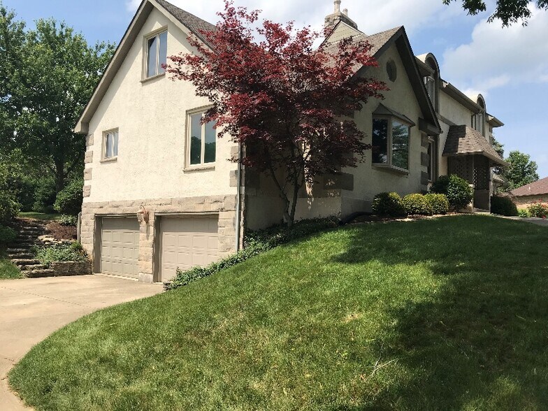 Building Photo - 2055 Old Falls Dr