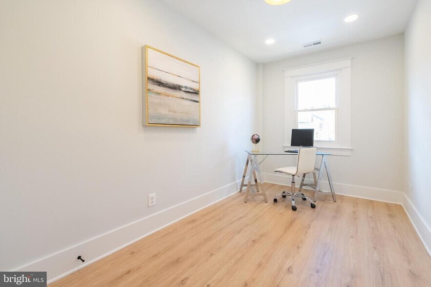 Building Photo - 113 Madison St NW