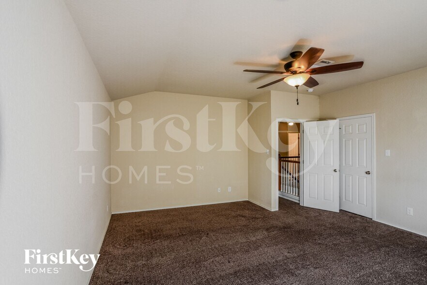 Building Photo - 12111 Karnes Way