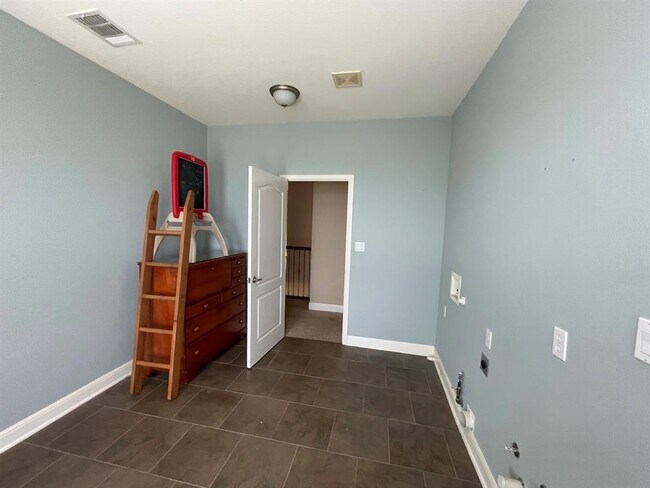 Building Photo - 3001 Lombardi Way